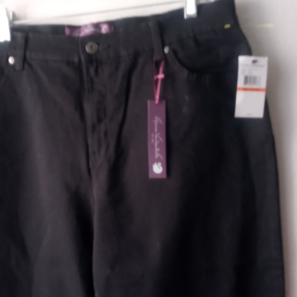 Gloria Vanderbilt Classic Fit Jeans - Picture 2 of 7